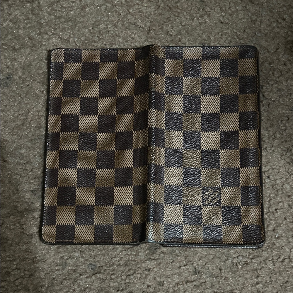 Authentic Louis Vuitton Damier Bi-fold Long Wallet in Good Pre-loved Condition - Picture 10 of 10